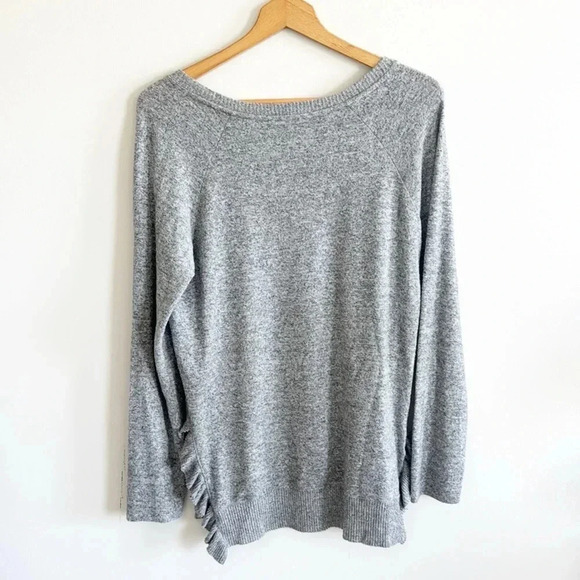 Anthropologie Postmark gray soft knit Ruffle Hem Side Split Sweater top sz Small - Picture 4 of 7